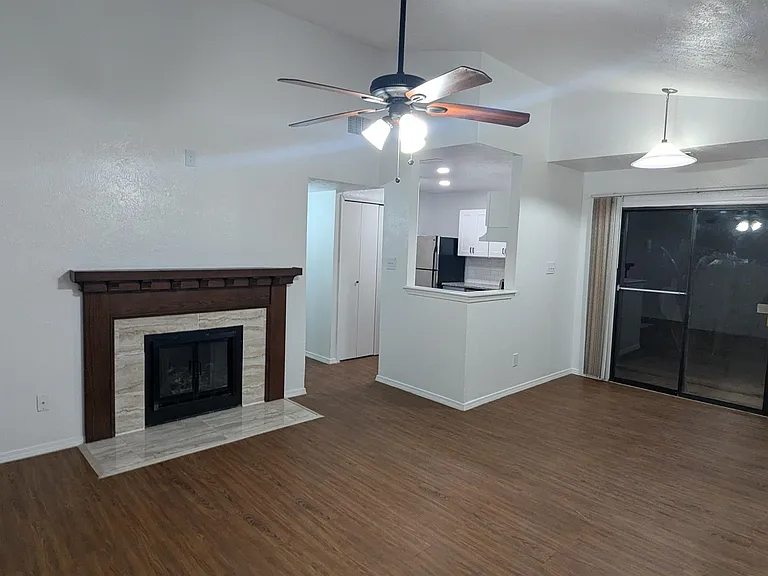 415 Liberty Pl — Photo 2