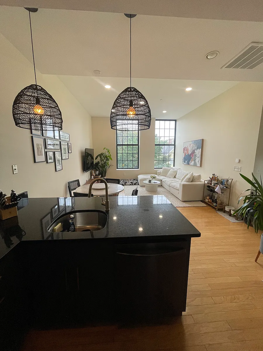 Building Photo - 72 Ashland St #305