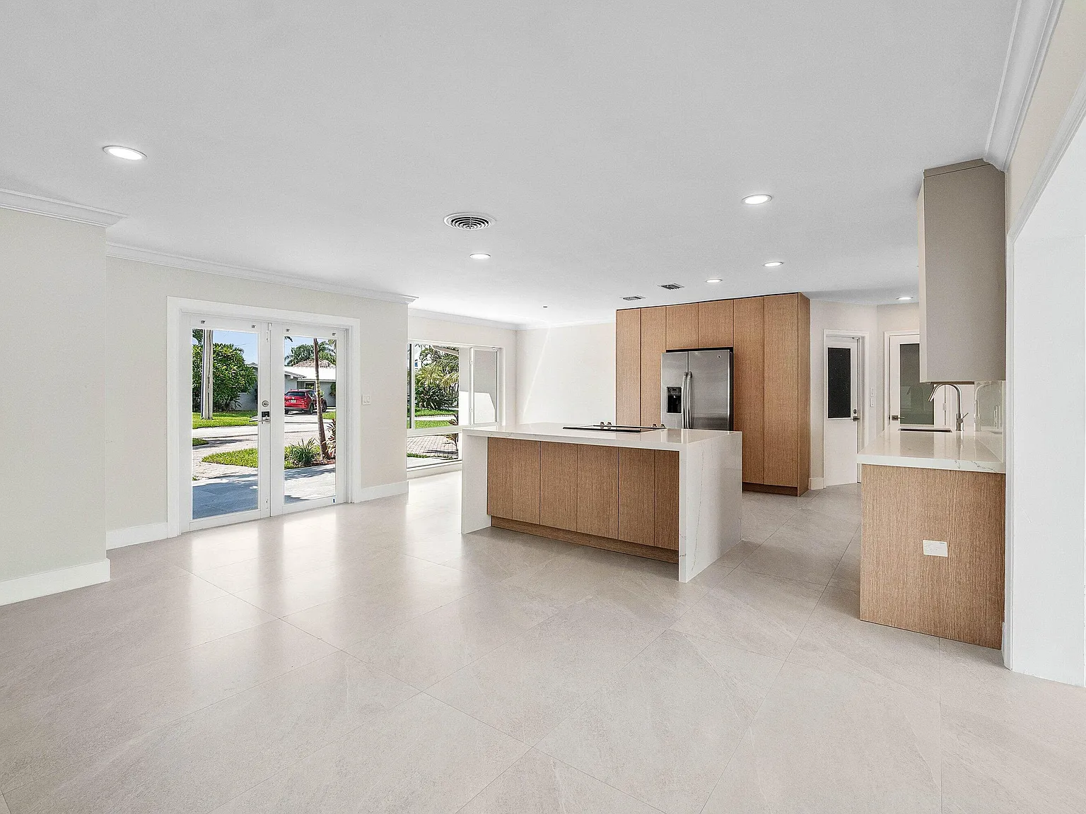 4 bed, 2.0 bath, 2157 sqft, $13,500 — Photo 4