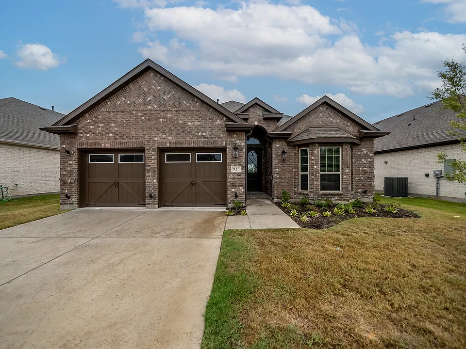 925 Baybrook Ln
