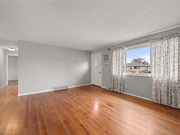 4th image of 17809 Naomi Ave