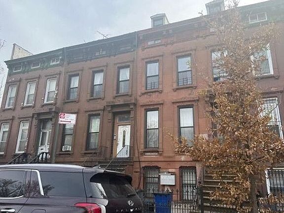 2nd image of 824 Lafayette Ave