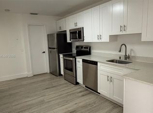 411 SE 10th St #3, Hallandale, FL 33009