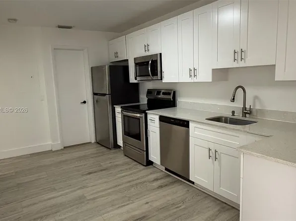 411 SE 10th St #3, Hallandale, FL 33009