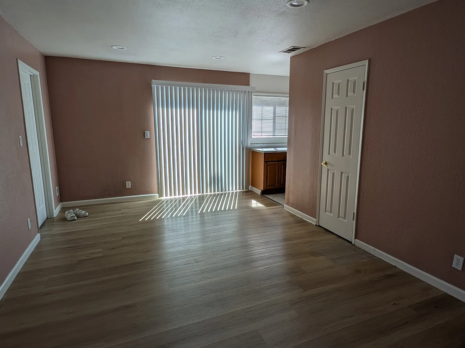 3 bed, 1.5 bath, 910 sqft, $3,800 — Photo 4