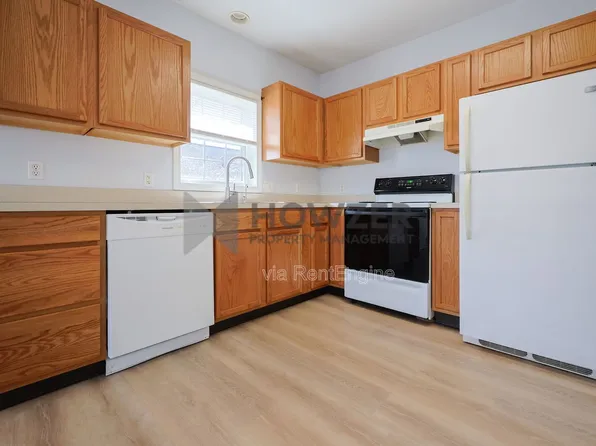 7 Park Ave APT 2C, Attleboro, MA 02703