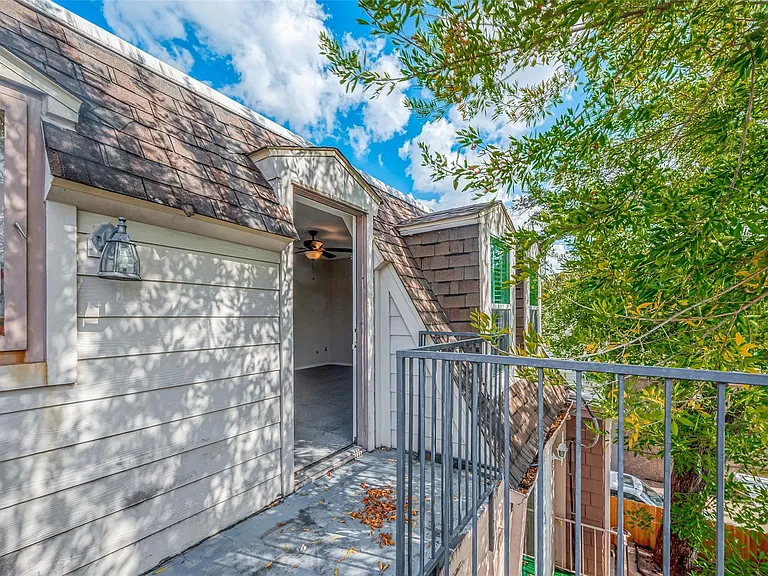 432 N Post Oak Ln — Photo 30