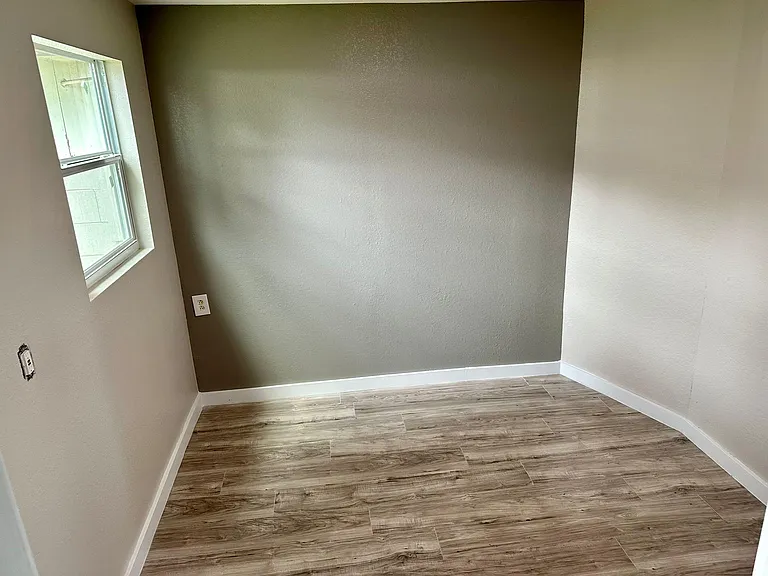 310 Cordova Rd — Photo 9