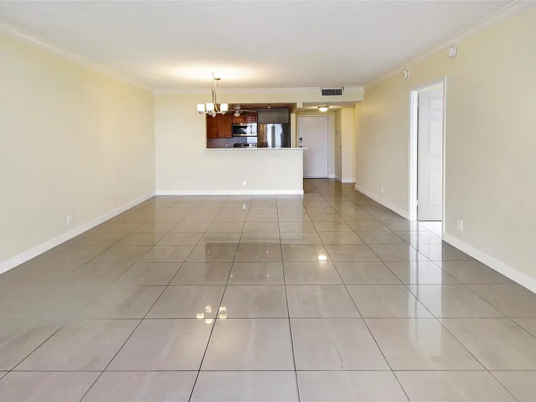 2500 Parkview Dr #1710 — Photo 10