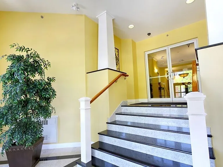 120 Wyllis Ave #118 — Photo 7