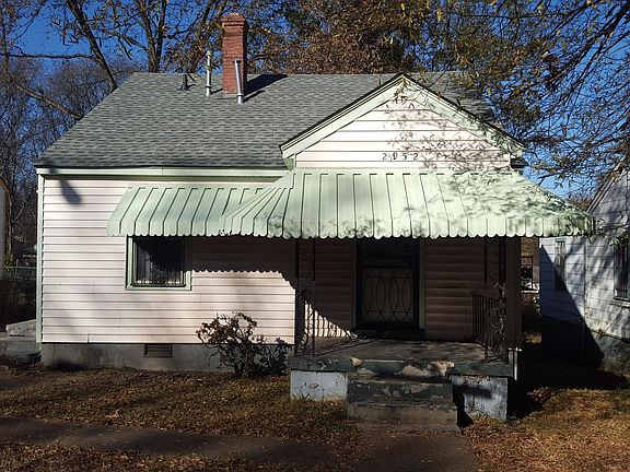 5th image of 2952 Yale Ave