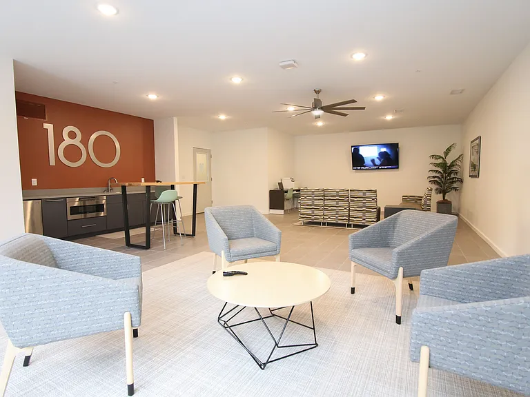 Studios180 Short/Long Term Leases — Photo 17