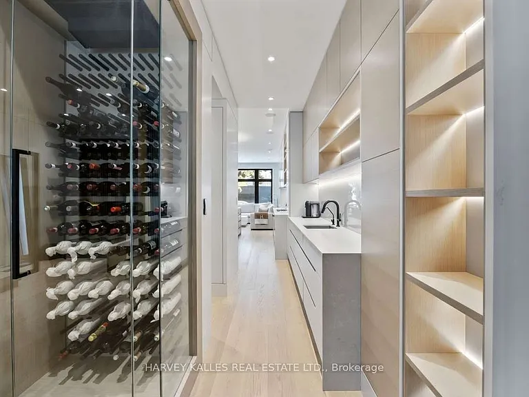 43 Summerhill Ave — Photo 12