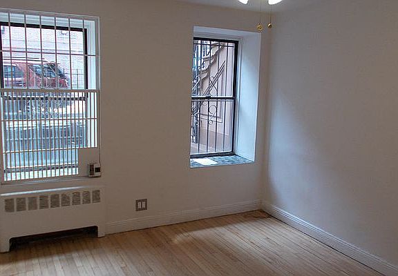 3rd image of 469 Saint Johns Pl APT 1
