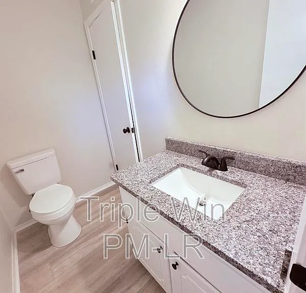 220 Randall Dr — Photo 33