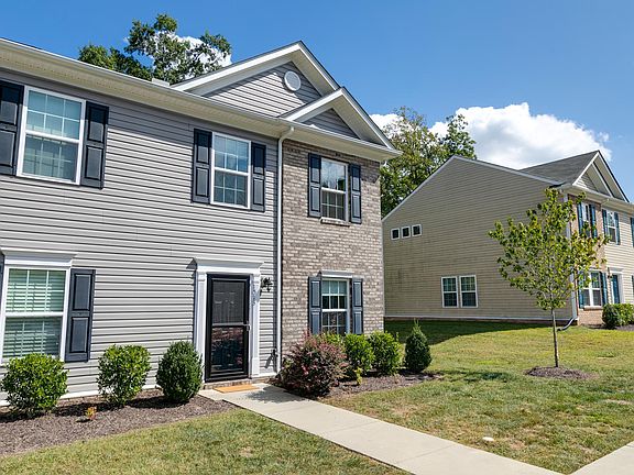 3rd image of 1513 Stonewall Manor Dr