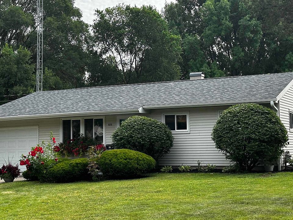 1st image of 606 N 11th St