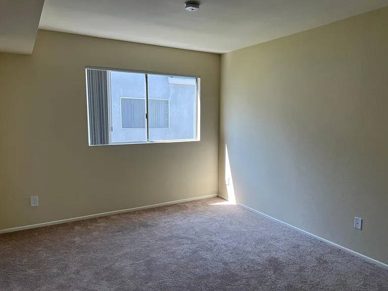 11045 Camarillo St #114 — Photo 14
