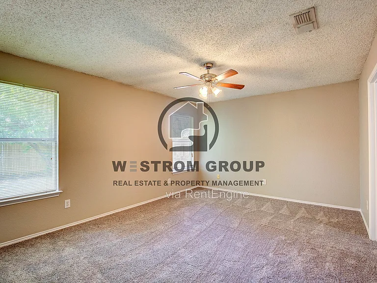 2363 Laurelhill Ln — Photo 17