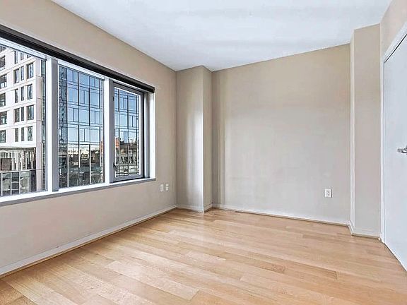 5th image of 355 1st St Unit S1003