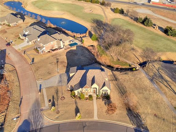 3rd image of 4608 Vista Dr
