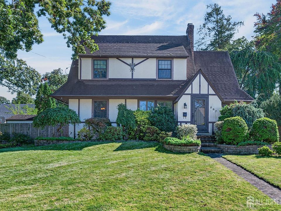 1st image of 207 Penfield Pl