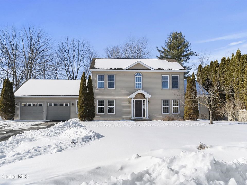 1st image of 9 Woodcrest Dr
