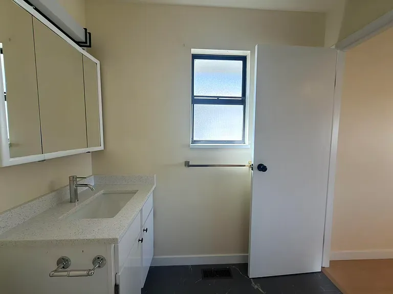 2175 E 54th Ave — Photo 8