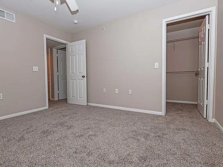 Worthington Point Apartments — Photo 77