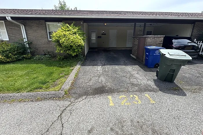 1231 Woodbrook Ct #NA — Photo 2