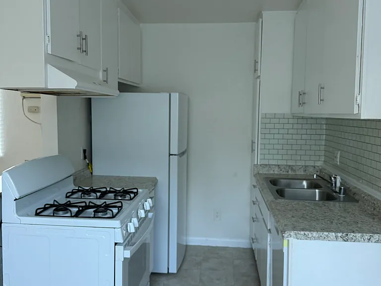 22411 Del Valle St #8 — Photo 4