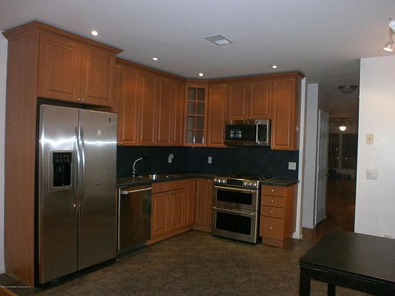 2nd image of 437 Fr Capodanno Blvd