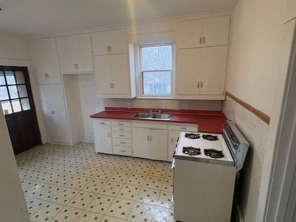 4th image of 1603-1605 N Linn St