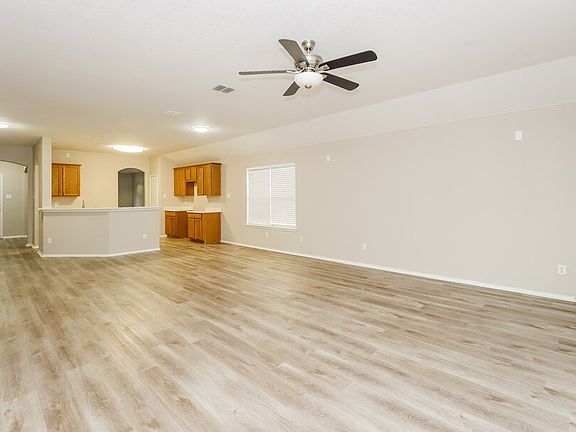 5th image of 3737 Sapphire St