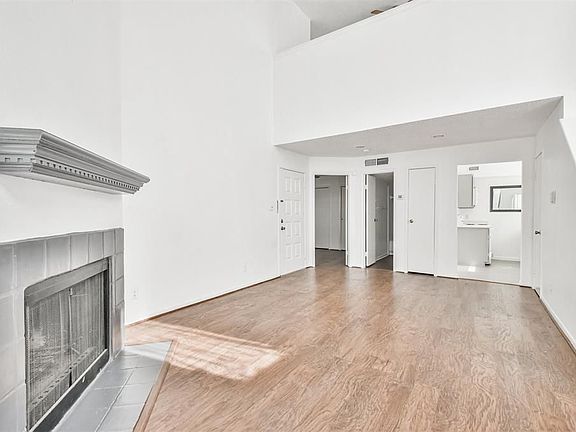 4th image of 10855 Meadowglen Ln APT 821