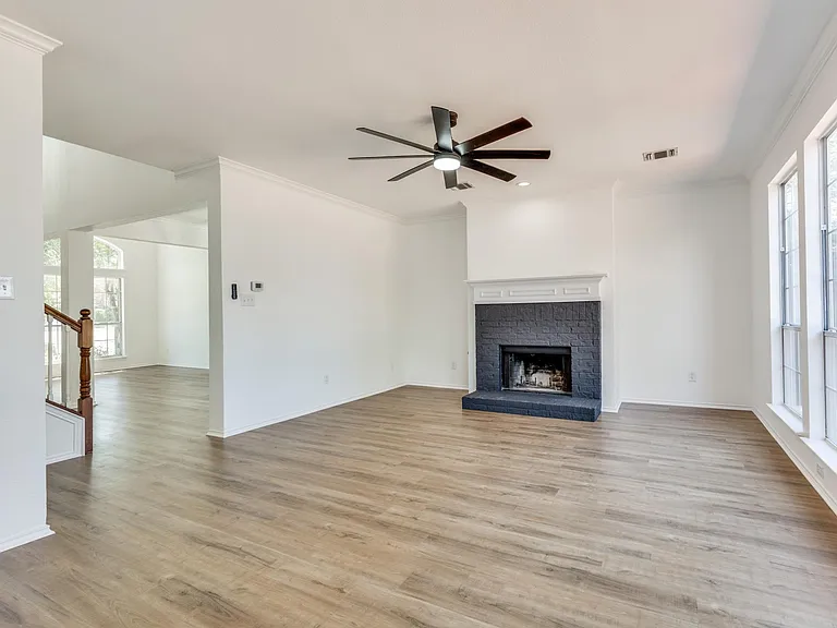 4705 Sabine St — Photo 7