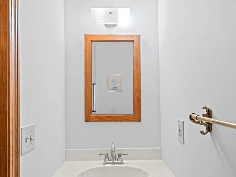 7124 Hollyhock Ln — Photo 11