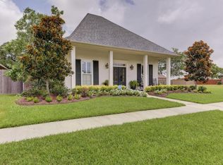 100 Brook Hill Dr, Youngsville, LA 70592