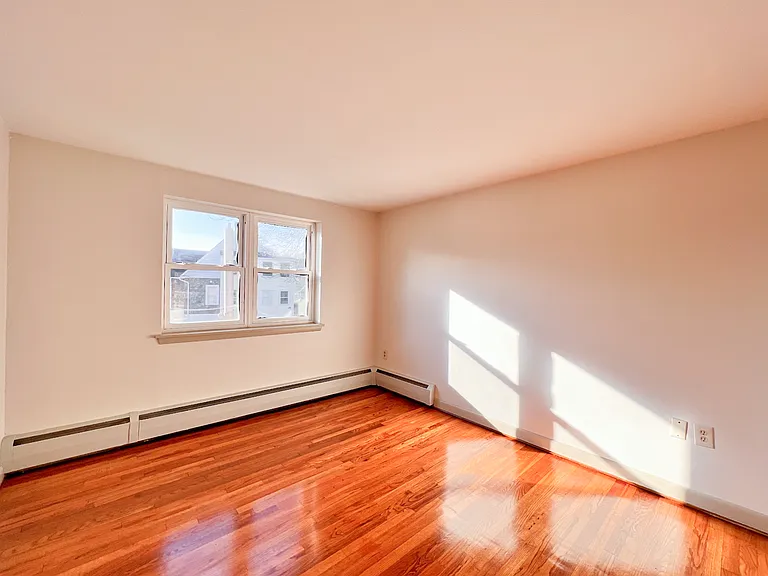 180 Bond St / Theo Investments LLC — Photo 19
