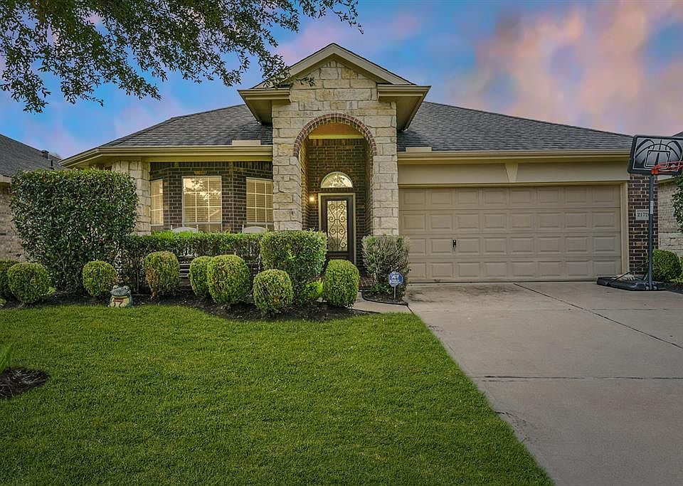 Welcome Home to 21726 Sierra Long Dr.