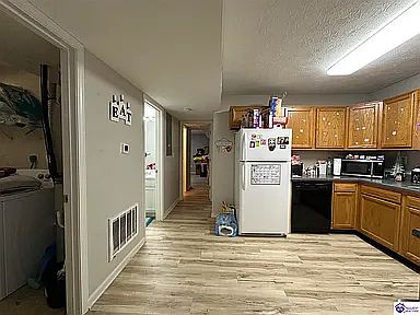 3rd image of 115A Kenilworth Ct #B
