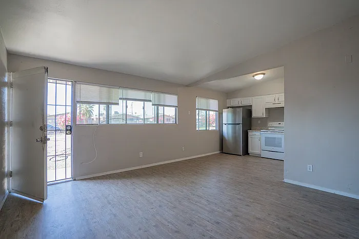 2 bed, 1.0 bath, 708 sqft, $1,095 — Photo 4