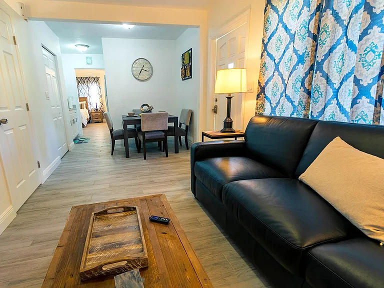 916 N Victoria Park Rd #2 — Photo 3