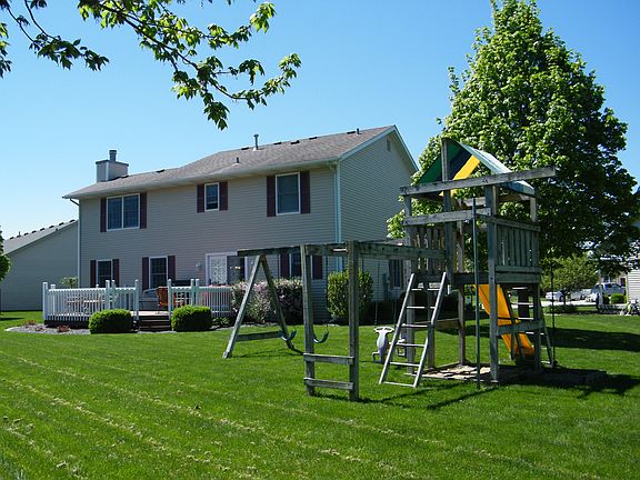 Backyard and play set