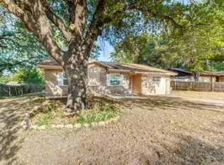 224 Lilac Ln, Azle, TX 76020