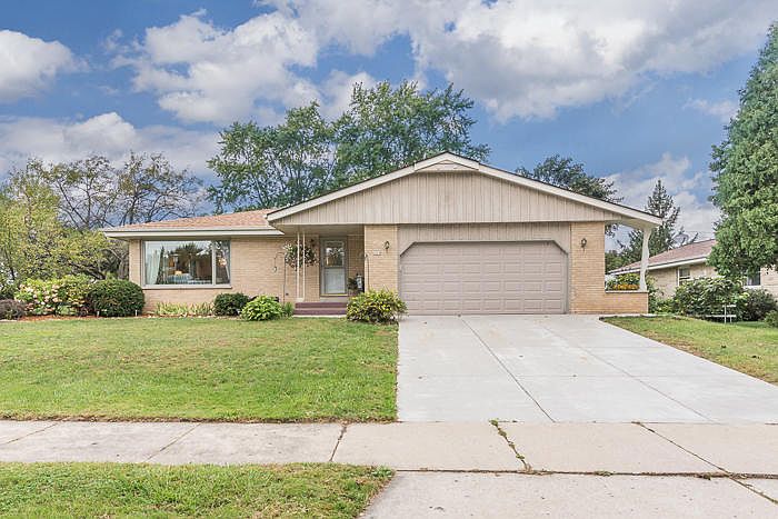 1st image of 302 E Wynbrook Dr