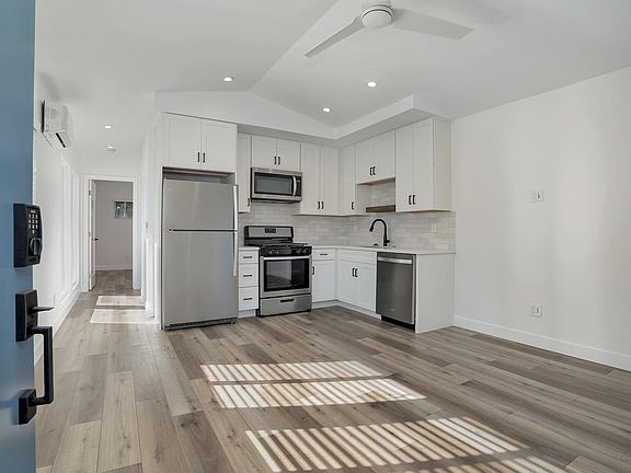 3rd image of 671-73 Poinsettia Park Ct