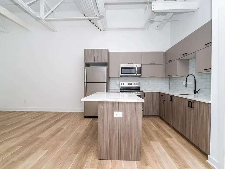 2700 E Auburn St — Photo 12