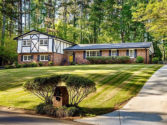 3rd image of 4924 Mountclaire Rd
