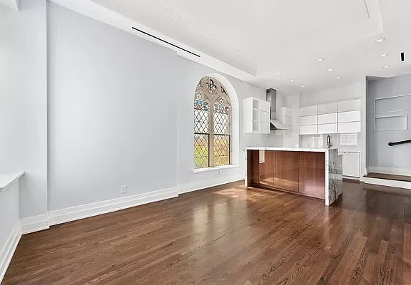 2nd image of 205 E 16th St APT 5P